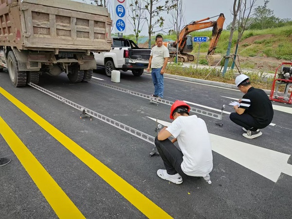 圖片“秋老虎”來襲，室外工程檢測不停歇.jpg