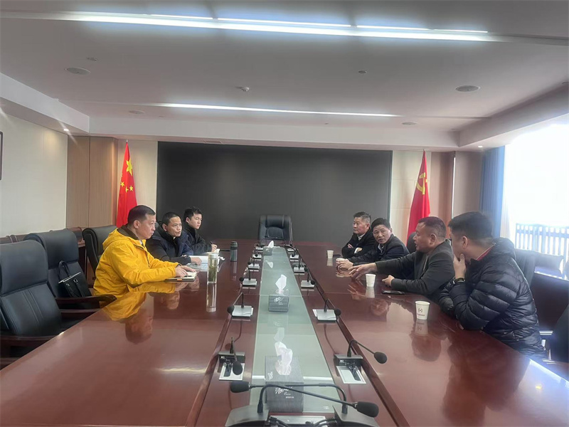 3月6日，浙江寧波徽州商會、寧波豐潤協(xié)成公司董事長方利年一行赴集團考察調(diào)研，潘總、望豐公司陪同調(diào)研座談。.jpg
