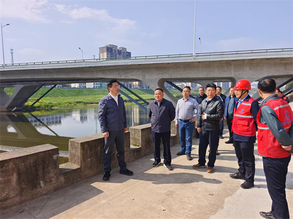 4月7日，洪董，張總陪同王奇勇縣長一行調(diào)研防洪工程項(xiàng)目.jpg