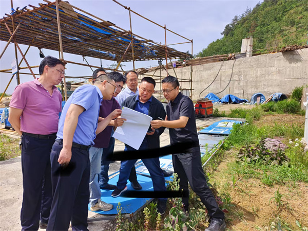 5月7日，洪董，余總陪同王小東副縣長(zhǎng)一行調(diào)研湖田山景區(qū)項(xiàng)目.jpg